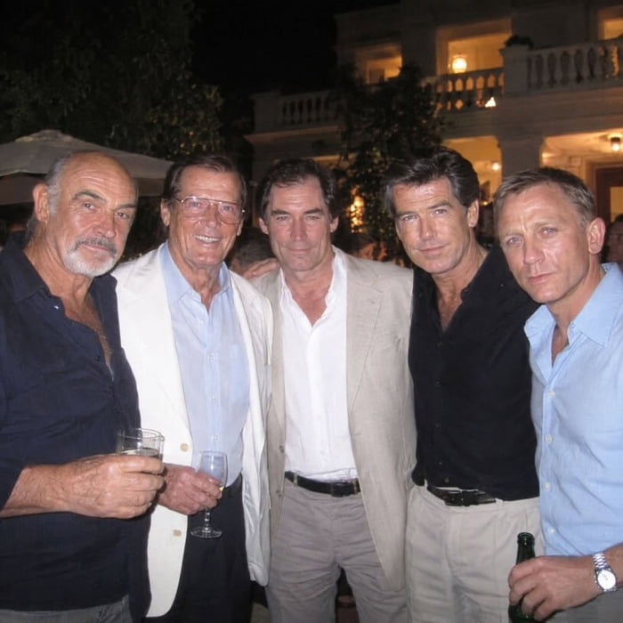 ショーン・コネリー、ロジャー・ムーア、ティモシー・ダルトン、ピアース・ブロスナン、ダニエル・クレイグまで、歴代ジェームズ・ボンド俳優5人がパーティ衣装で並んでポーズをとっている合成写真