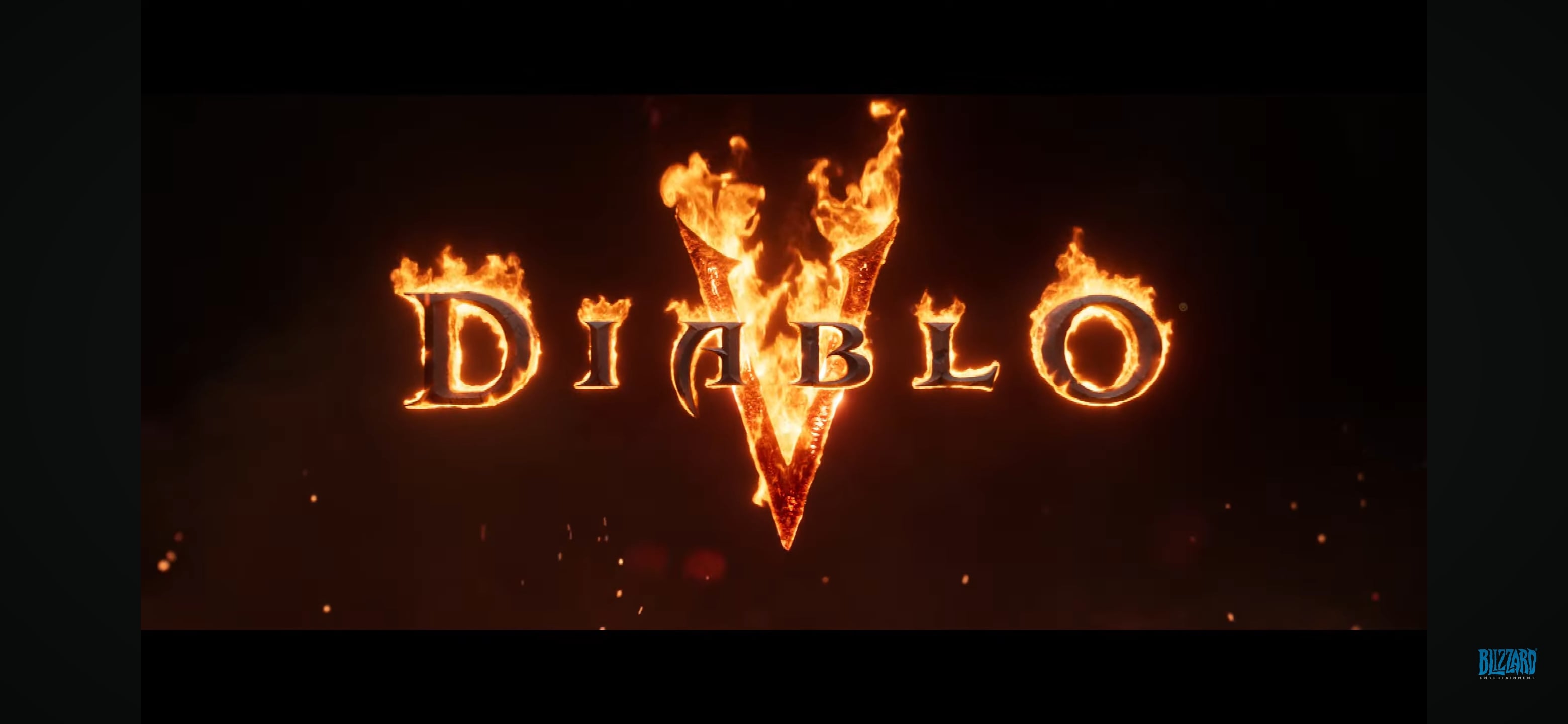 燃え上がるようなフォントで「DIABLO V」のロゴが表示されたゲームタイトル画面。