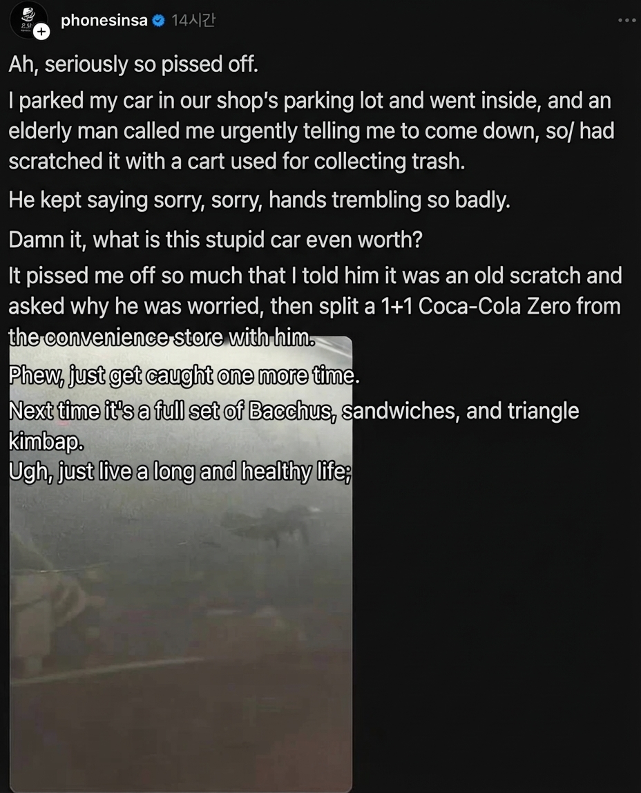 Screenshot of a social media post where the author shares a story about an elderly man trembling after scratching their car with a handcart, so they lied saying the scratch was already there, shared a Coke with him, and jokingly threatened to punish him with a full snack set next time while wishing him a long life.