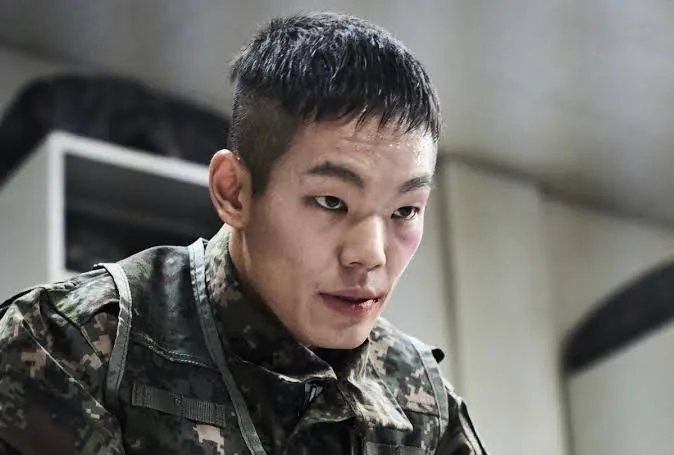 Actor Lee Jung-hyun's performance in the drama 'New Recruit,' leaving a strong impression while wearing a military uniform.