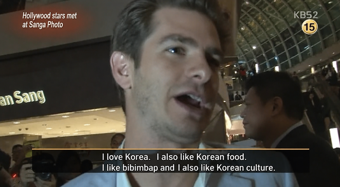 Broadcast capture of KBS Entertainment Weekly where Andrew Garfield, interviewed in Singapore, says he loves Korea, Korean food, and bibimbap.