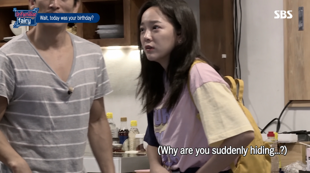 A screen capture showing Kim Se-jeong's bewildered expression as she listens to Park Chan-ho's question.